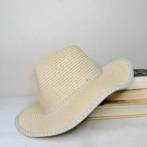 Ellen Tracy ivory hat with faux pearl detail